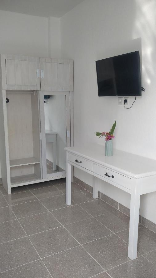 Anjo Maumere Hotel & Restaurant מראה חיצוני תמונה