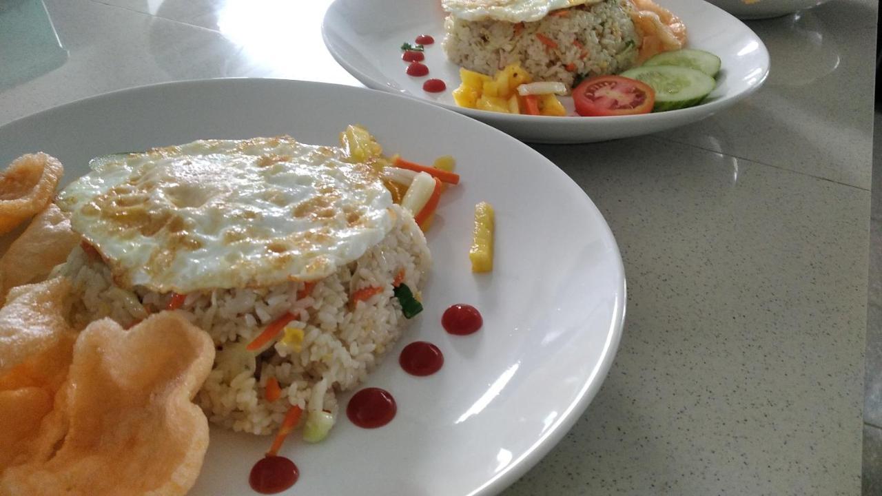Anjo Maumere Hotel & Restaurant מראה חיצוני תמונה