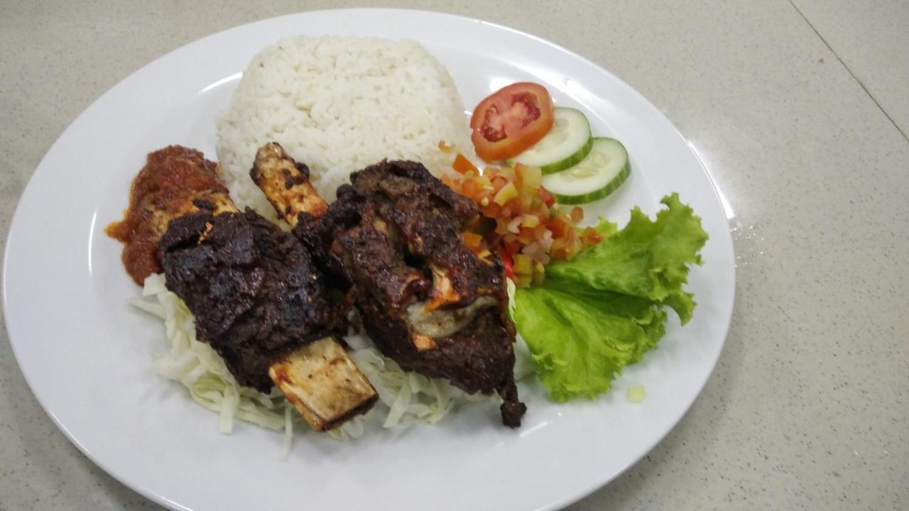 Anjo Maumere Hotel & Restaurant מראה חיצוני תמונה