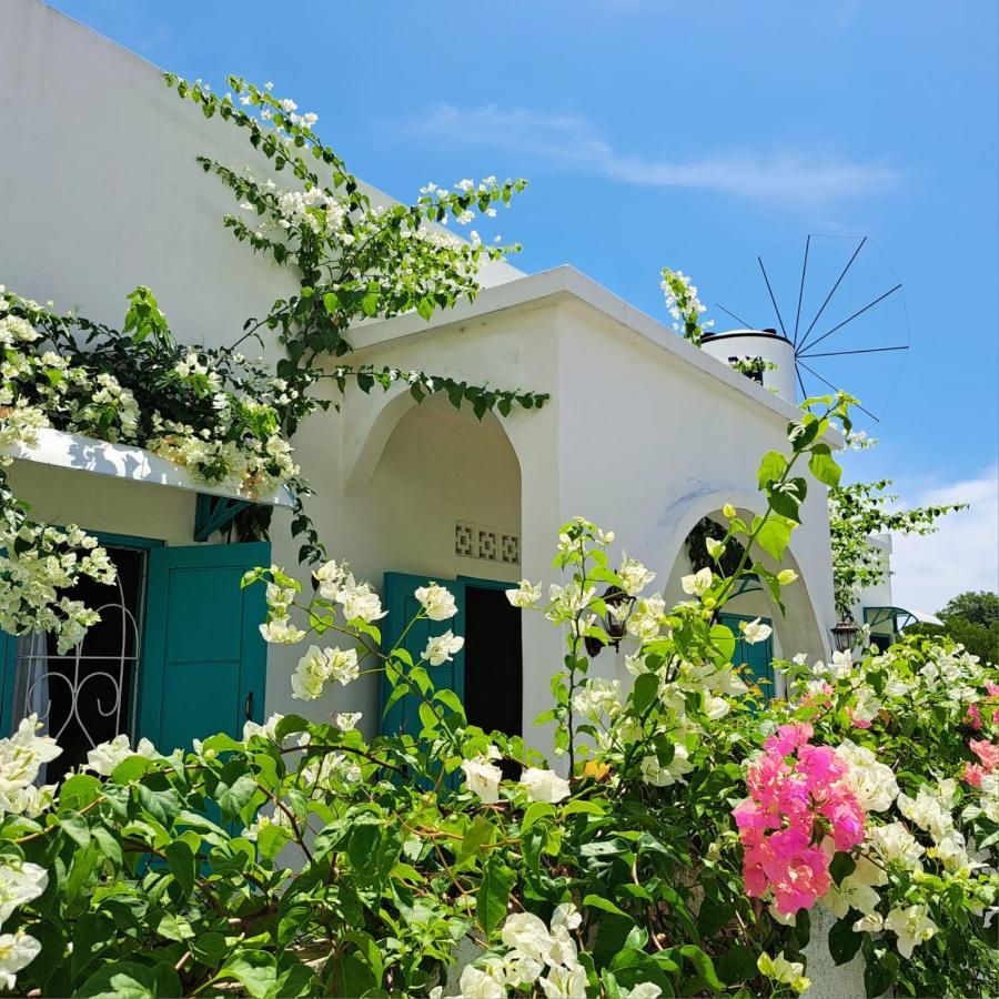 Anjo Maumere Hotel & Restaurant מראה חיצוני תמונה